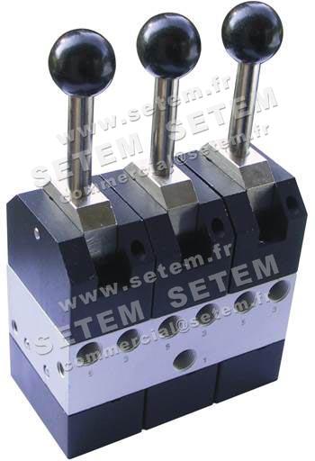 BLOC DE DISTRIBUTION PNEUMATIQUE 5/3 00.163.4